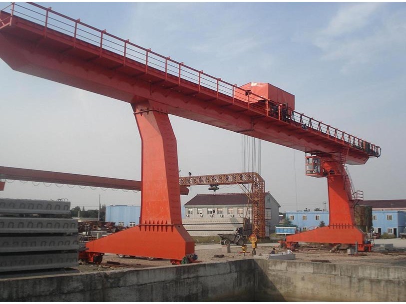 L型單梁吊鉤門式起重機(jī)